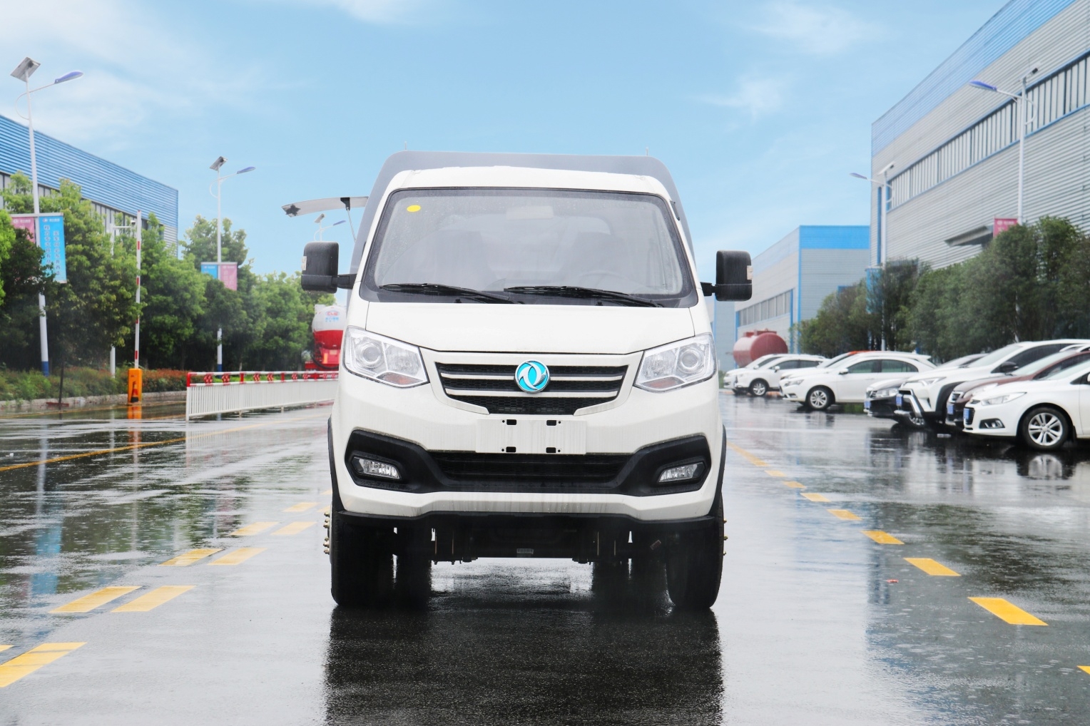 4.6方東途逸純電動(dòng)風(fēng)箱式垃圾運(yùn)輸車(chē)圖片2