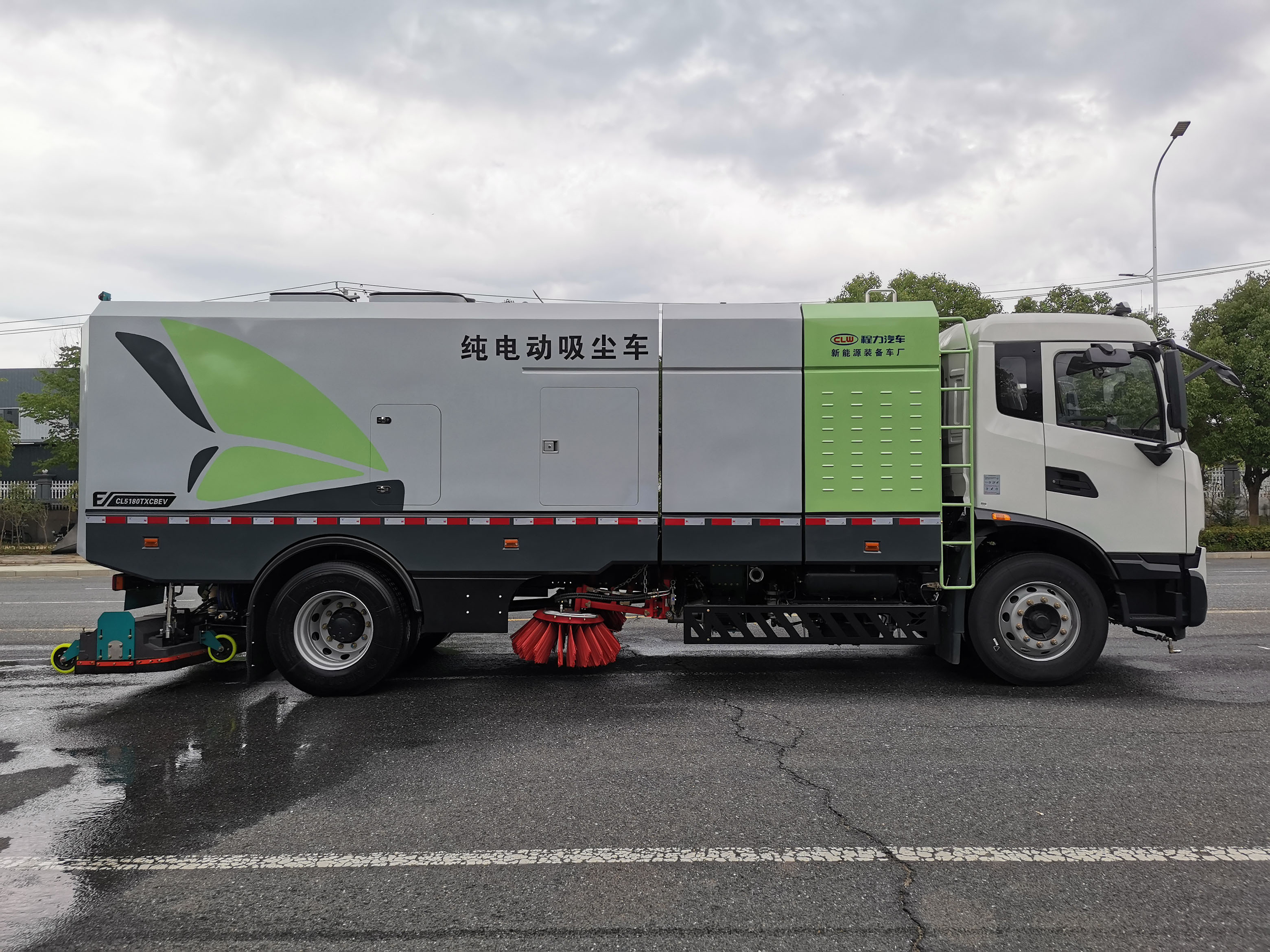 東風(fēng)天錦11方純電動(dòng)干濕兩用吸塵車圖片3